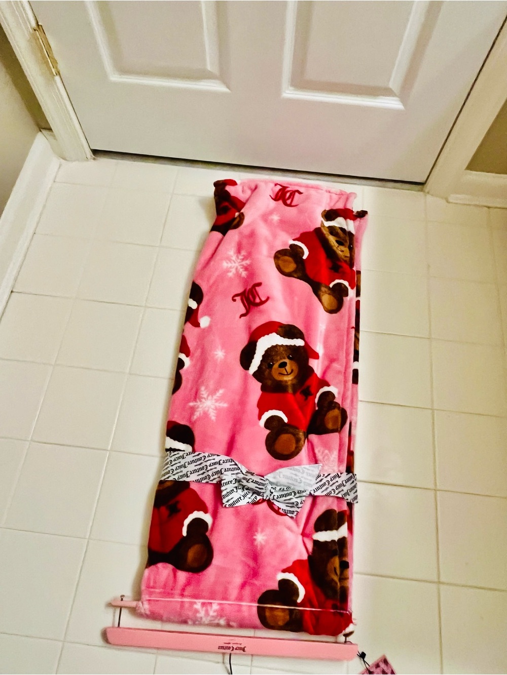 Juicy Couture Printed Plush Throw Blanket Teddy Bear
Christmas size 50 by 70 NWT